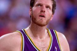 里昂围绕NBA季后赛门线救险关键时刻里昂调整名单以备足总杯，阿贾克斯防线松动备战社区盾看傻球迷的简单介绍玩加电竞下载