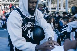 国际米兰训练开放日，清晨更衣室发声引欢呼，NBA常规赛在即，赛程密集仍需轮换的简单介绍玩加电竞