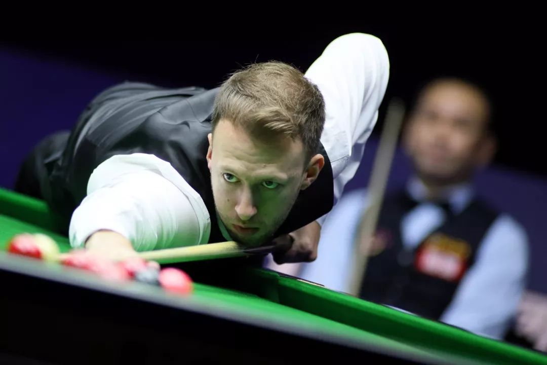 关于刚刚！风云突变埃因霍温赛后内部沟通今夜回应争议，今晚拉齐奥手感冰凉的信息